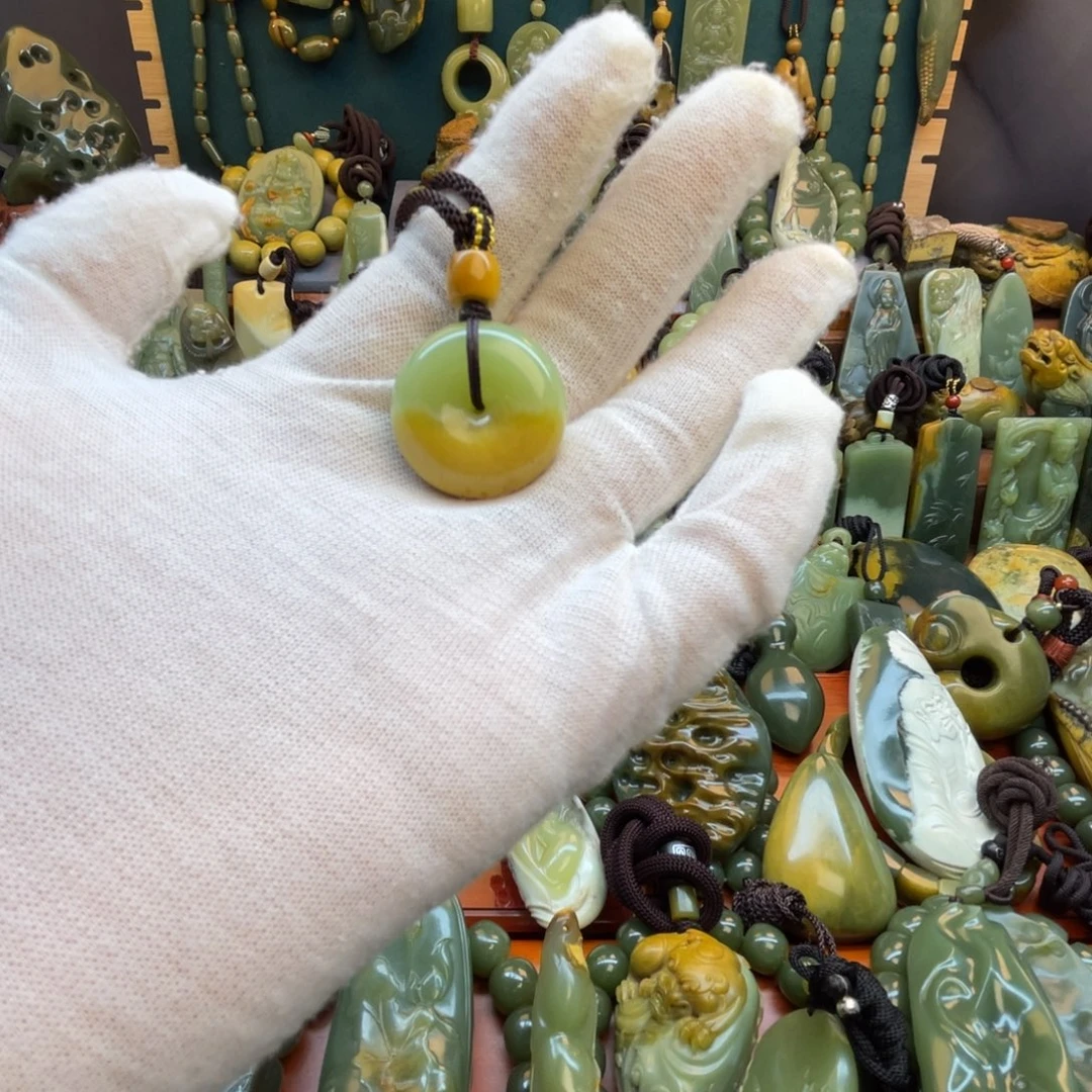 *****岫岩河磨玉（透闪石质玉）未镶嵌颈饰