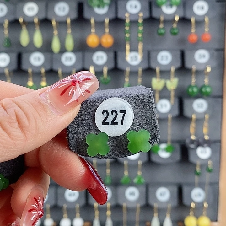 和田玉耳饰18K金镶嵌