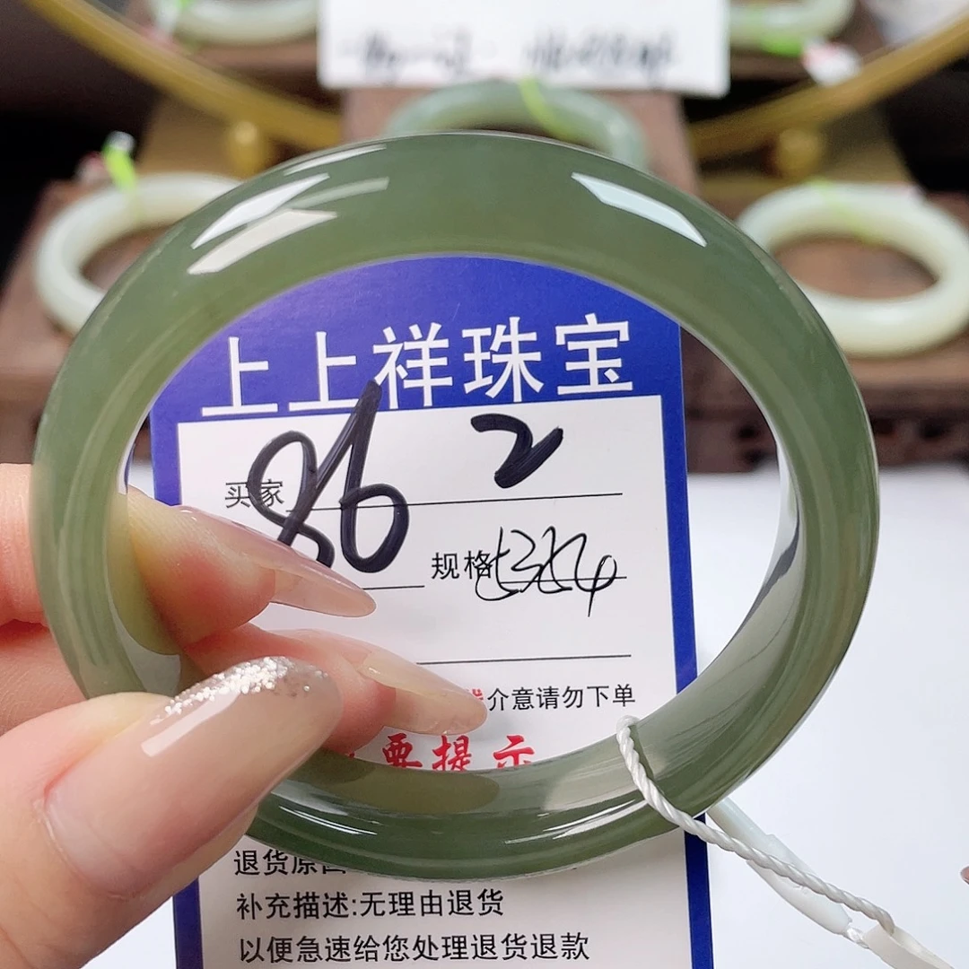 和田玉未镶嵌手镯