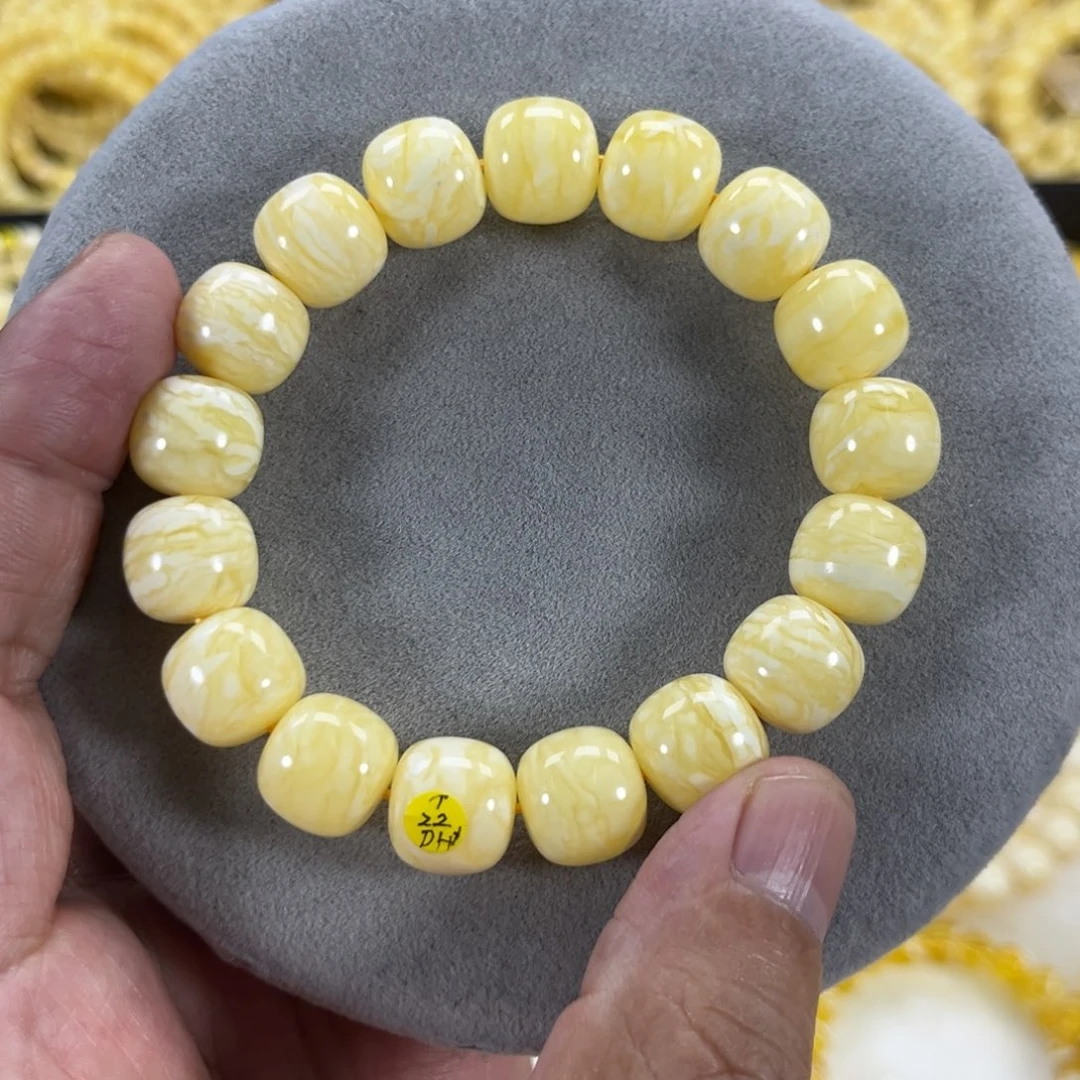 琥珀手串未镶嵌俄料同料瓷白虎皮