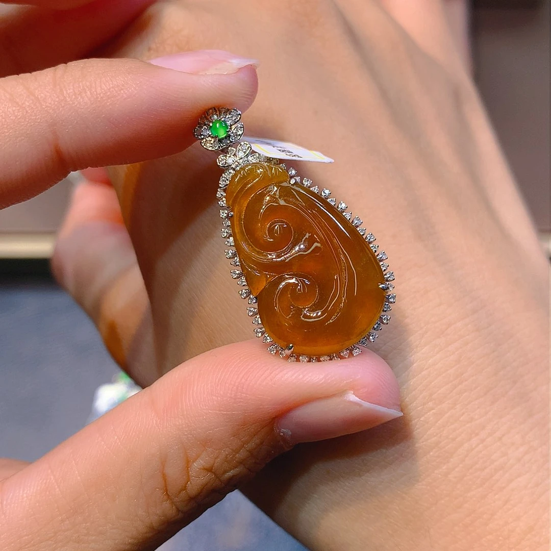 颈饰18K金镶嵌翡翠翡翠吊坠