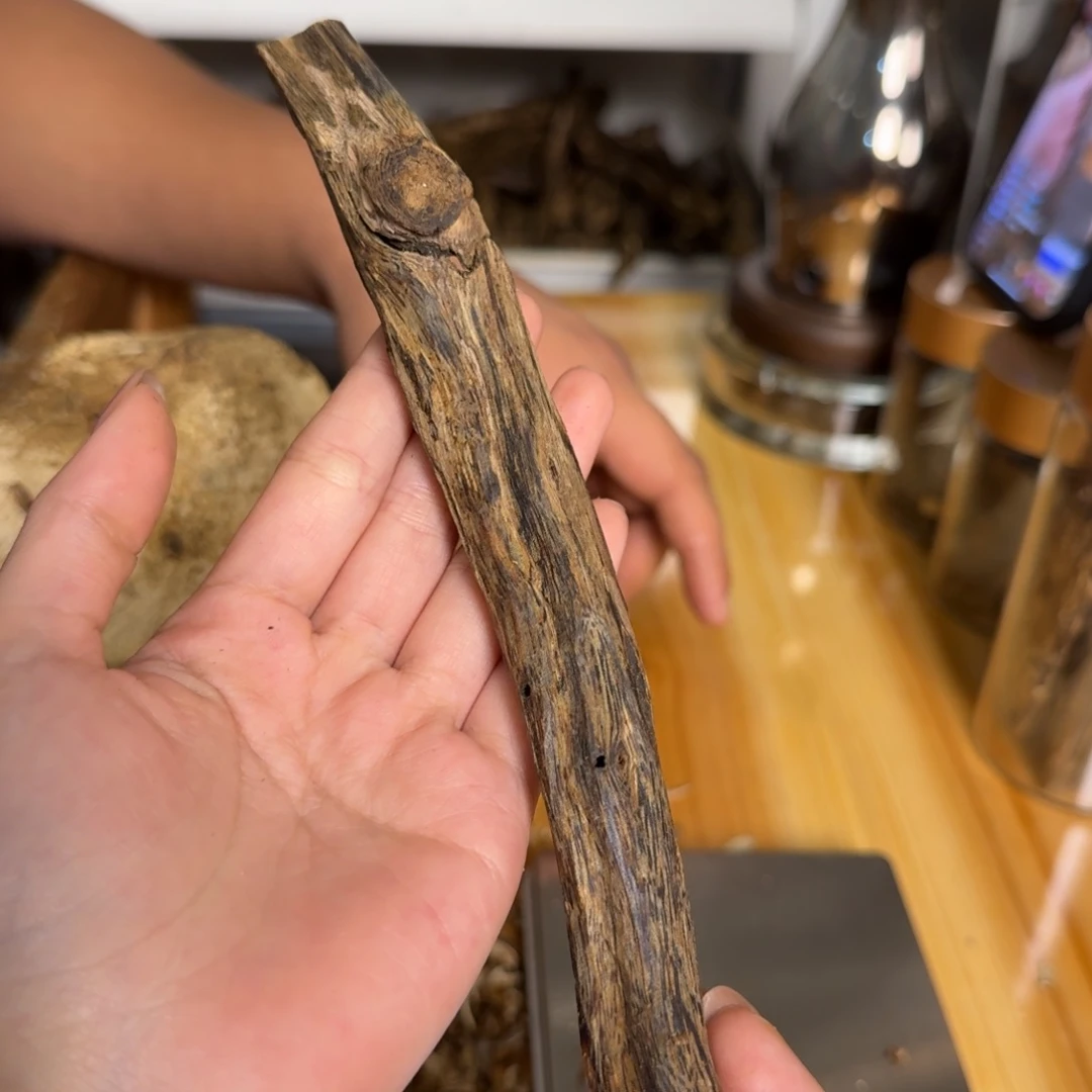 沉香白奇淳化虫漏老料22克