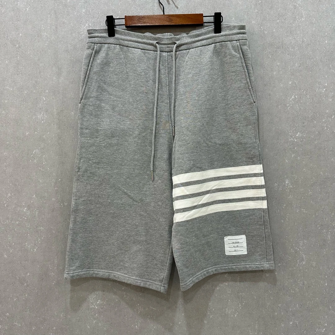99新 THOMBROWNE  灰色四条纹短裤 4码 004165