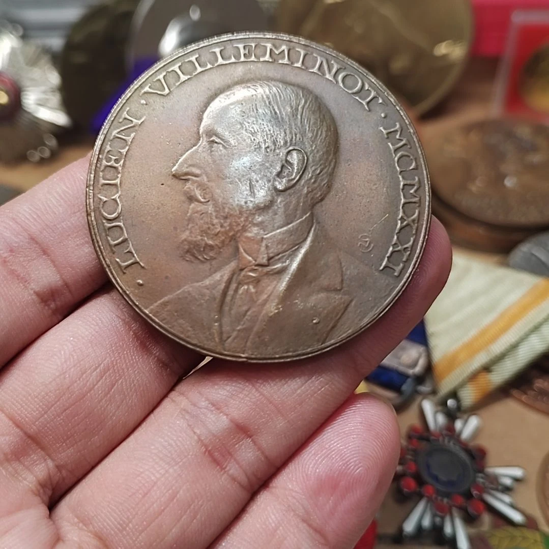 吴***风法国早期的纪念章一个