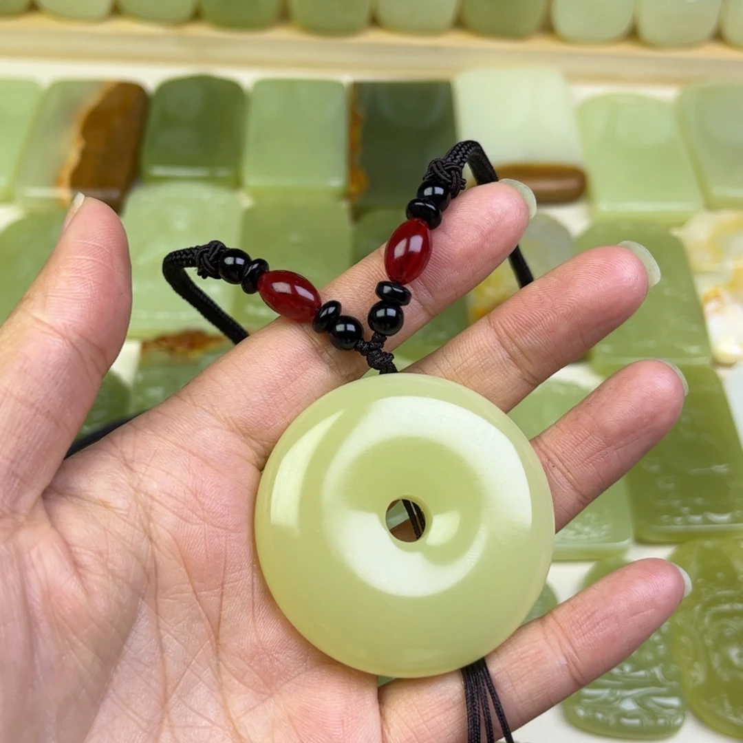 新疆昆仑山料平安扣