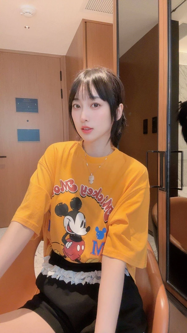 【张静芝】夏季新品~显白芒果黄做旧经典卡通减龄短袖T恤