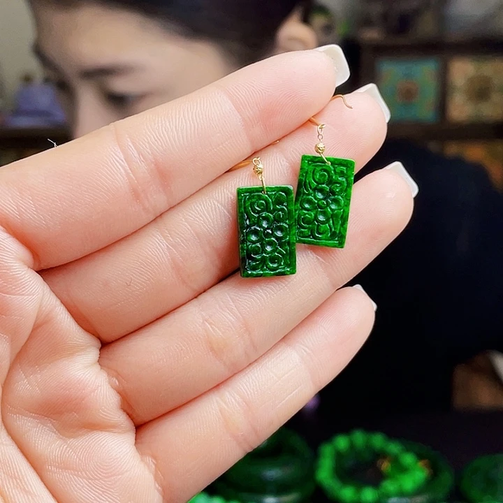 翡翠未镶嵌颈饰多样性