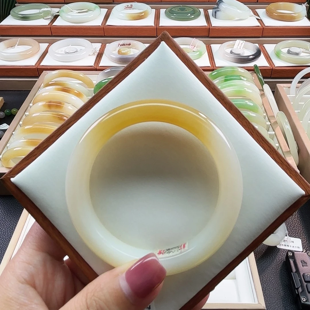 未镶嵌手镯和田玉53