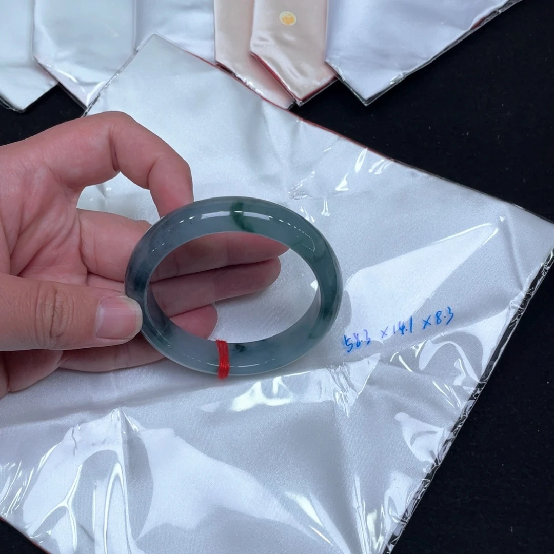 翡翠手镯未镶嵌一**c58.3正圈