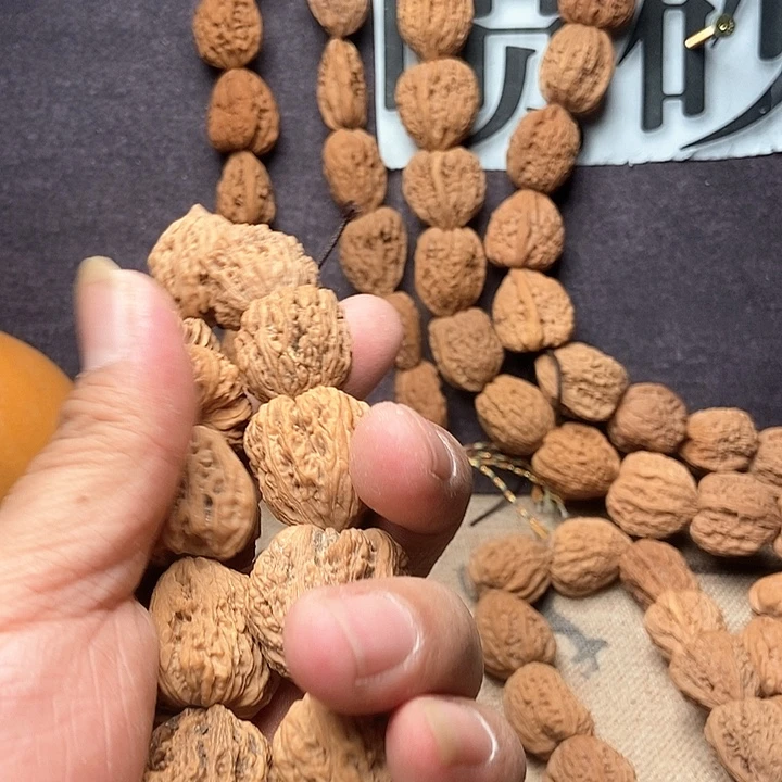 迈***队文玩核桃吊坠南疆