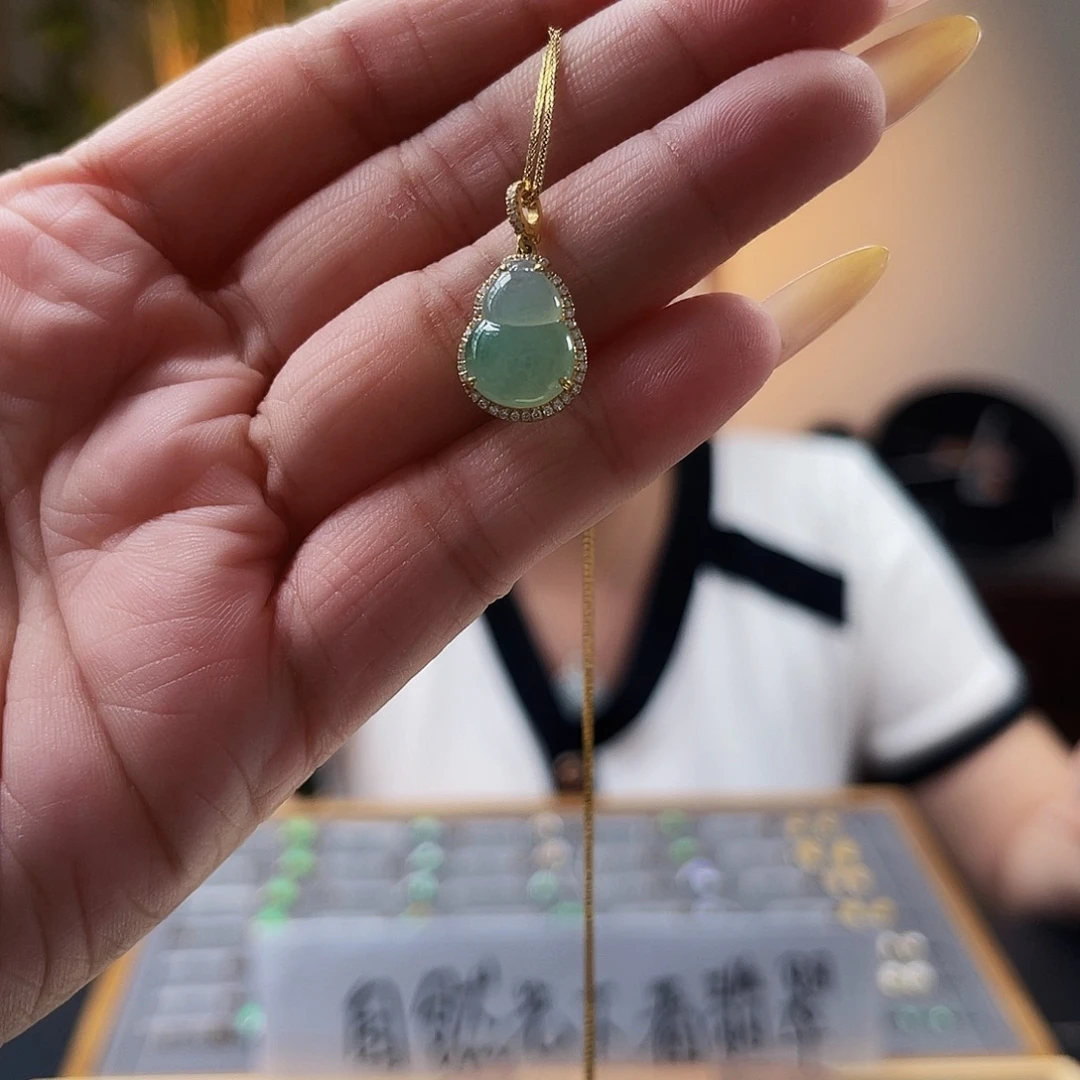 吊坠(不含链)18K金镶嵌翡翠缅料A货 中地大质检发货
