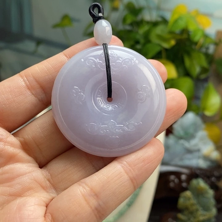 智***5翡翠未镶嵌颈饰每天