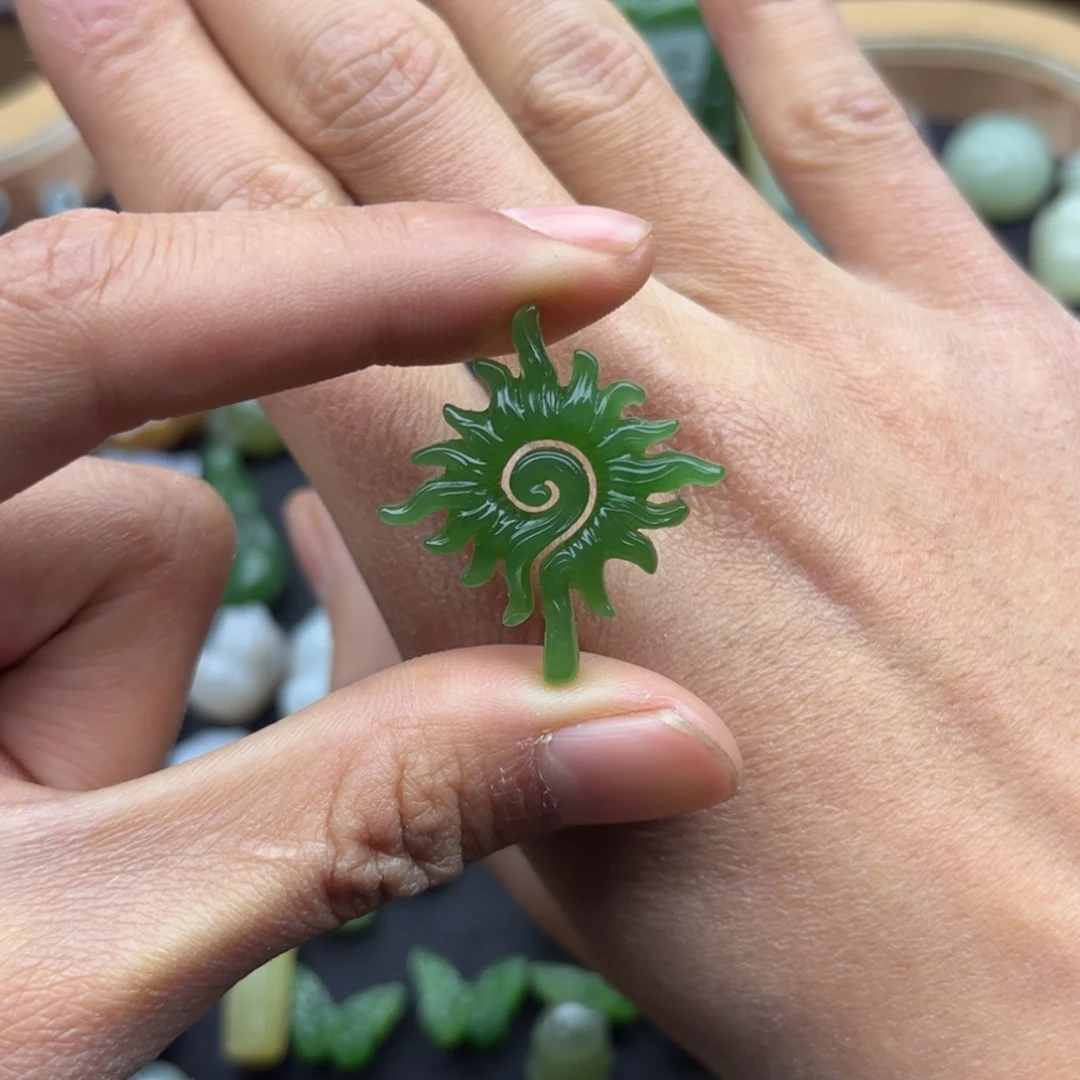 子***木和田玉未镶嵌颈饰