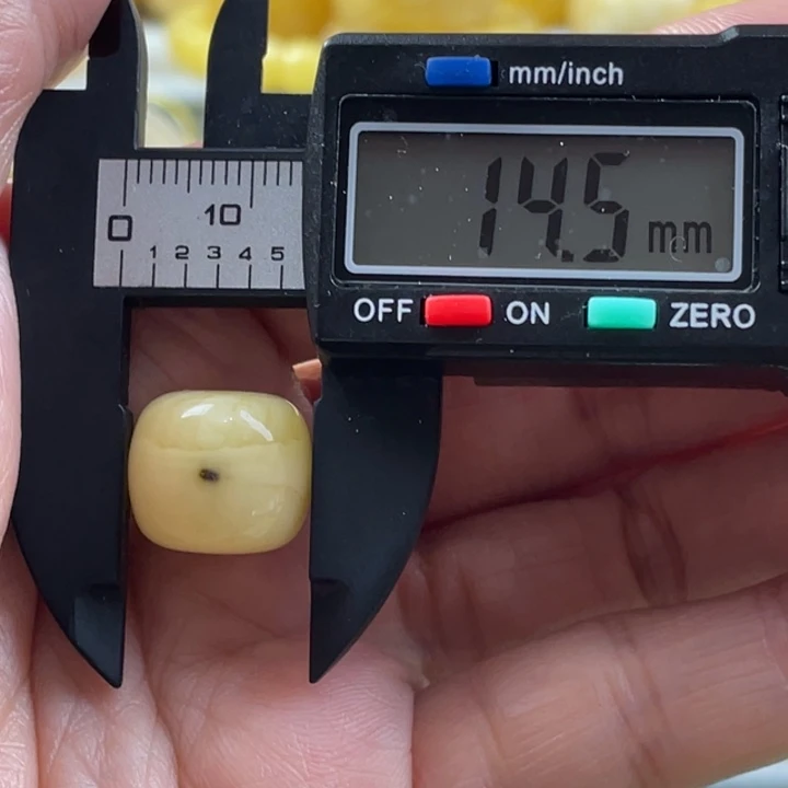 【闪购商品】琥珀裸石未镶嵌30号杂