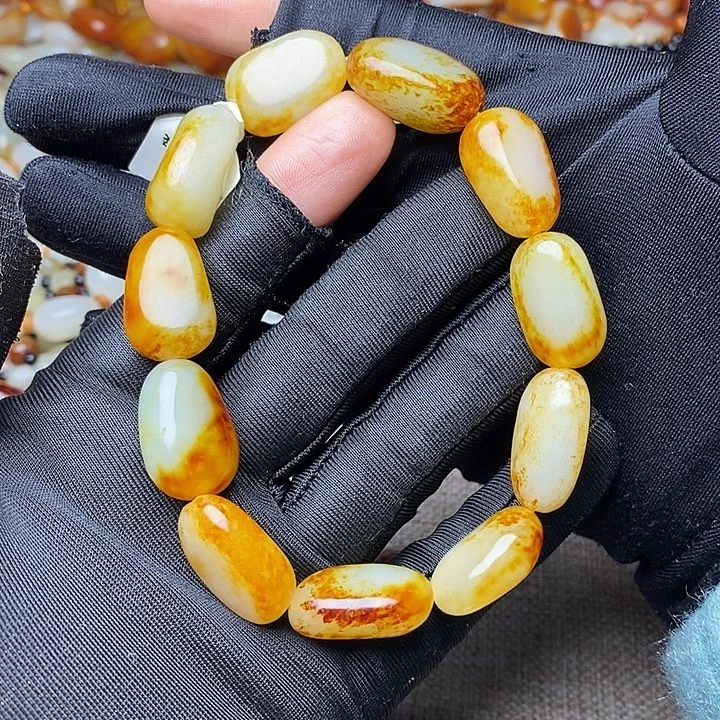 那***事和田玉未镶嵌手链