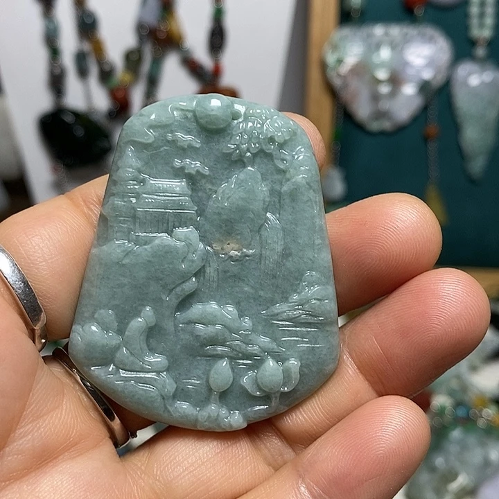 翡翠未镶嵌吊坠(赠链)