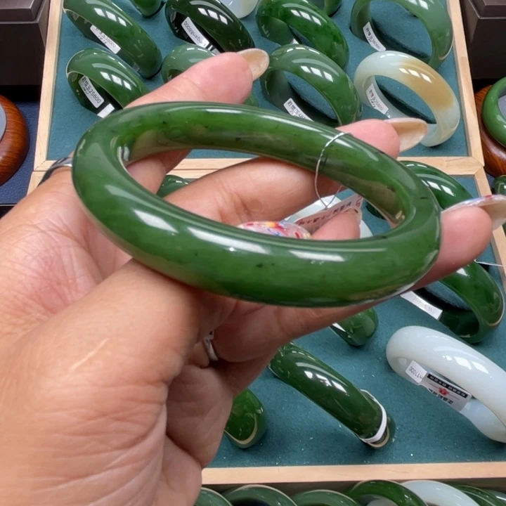 和田玉（碧玉）未镶嵌手镯