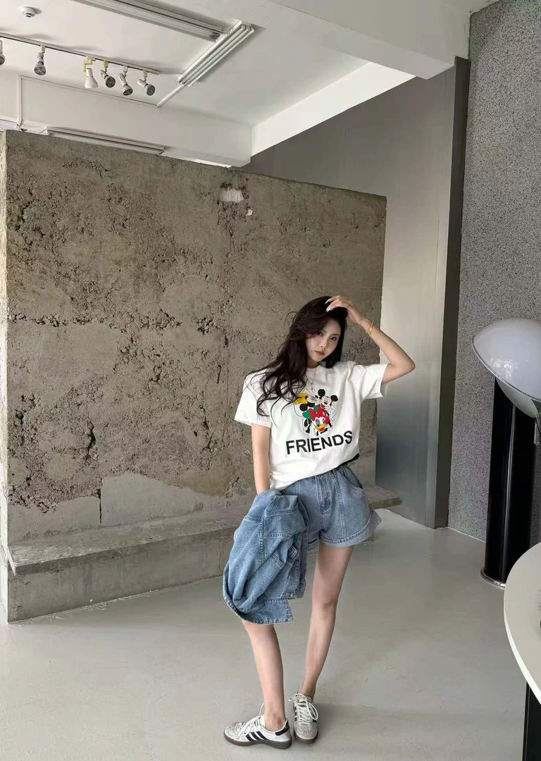 起点家早春款前卡通图案大T