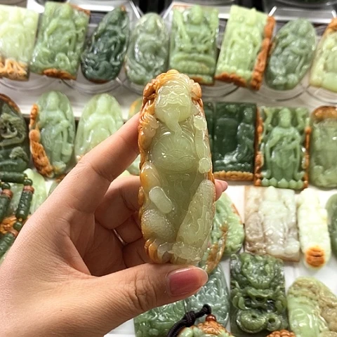 和田玉未镶嵌把件