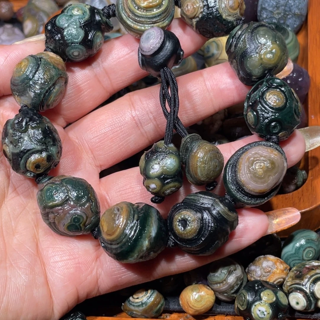 阿拉善精品收藏级早期青铜眼睛石手链