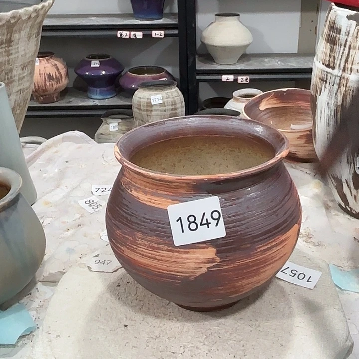 摆件高15，口12，有孔1849