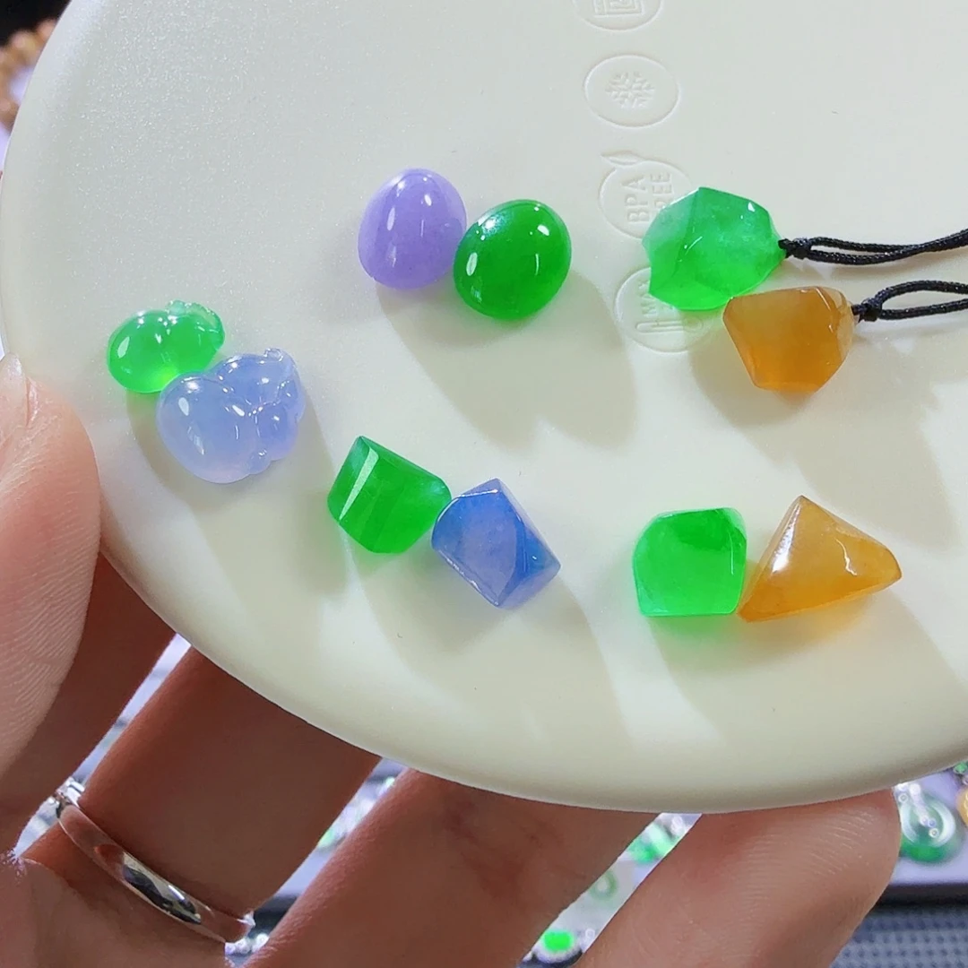 翡翠未镶嵌颈饰每组不同价