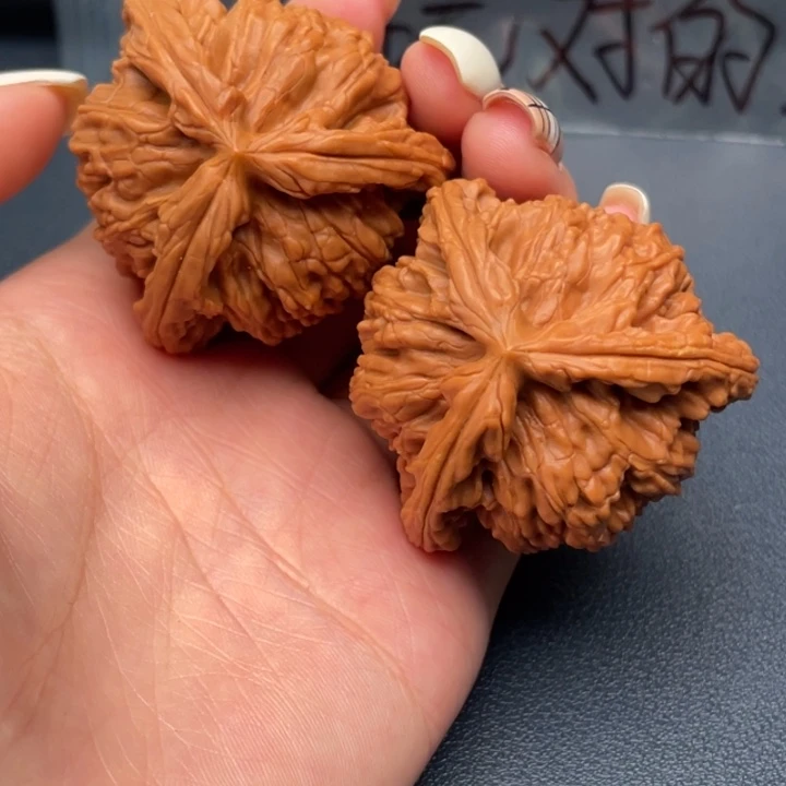 闯***王文玩核桃吊坠白狮子