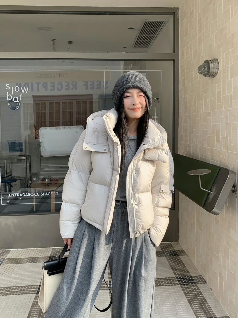 加厚保暖90白鸭绒泡芙短款连帽羽绒服女2024冬季宽松面包服