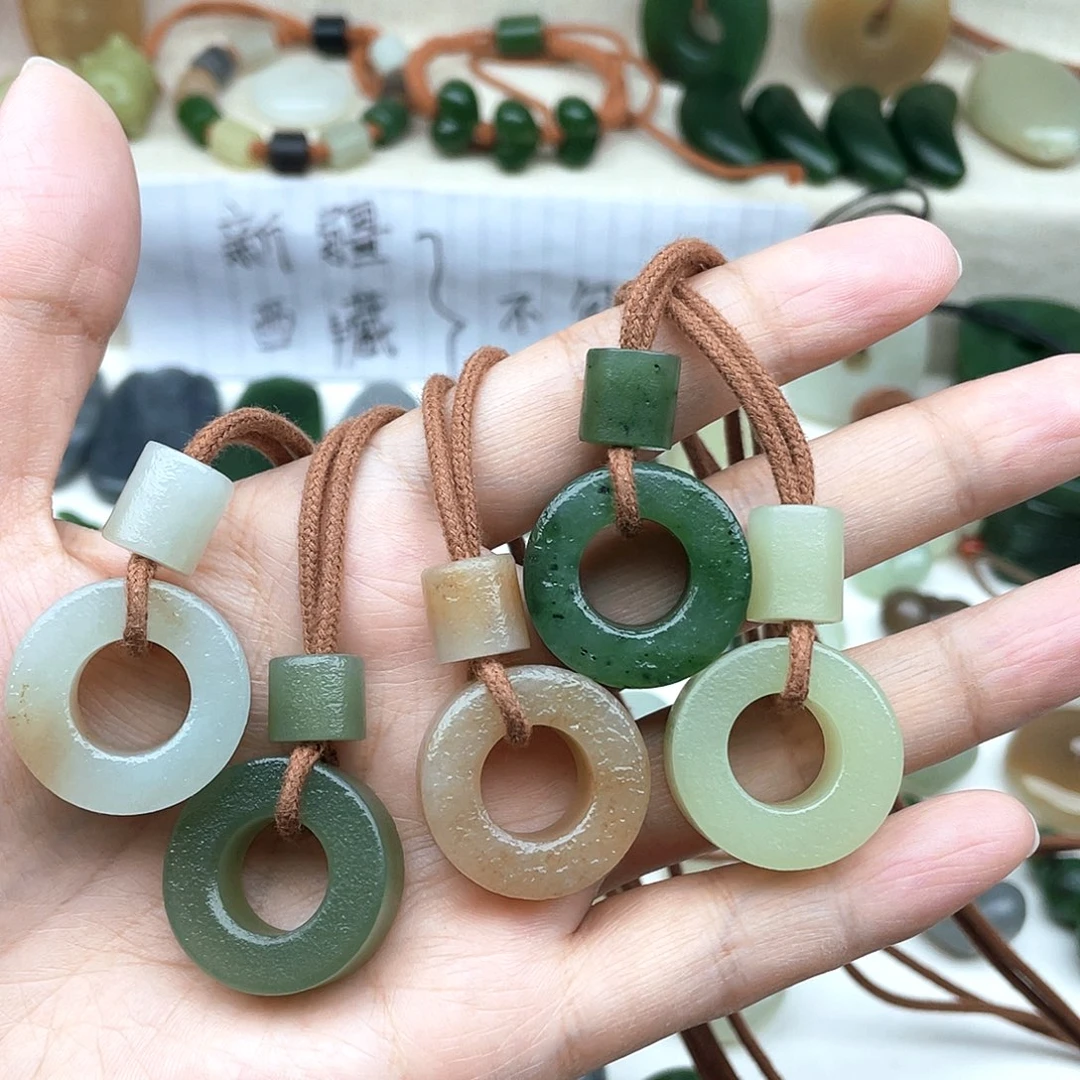 颈饰未镶嵌和田玉