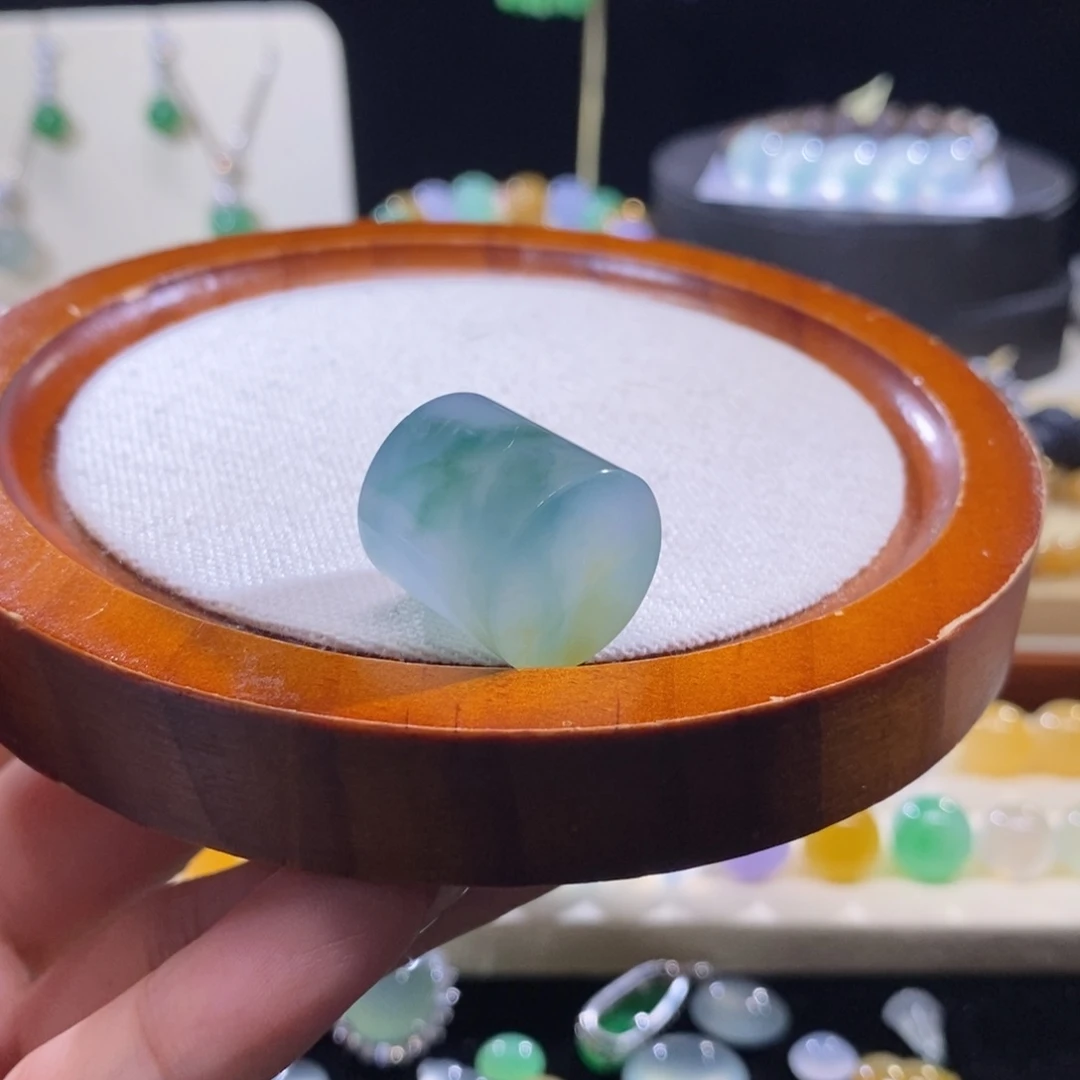 翡翠未镶嵌颈饰冰黄飘花大桶珠