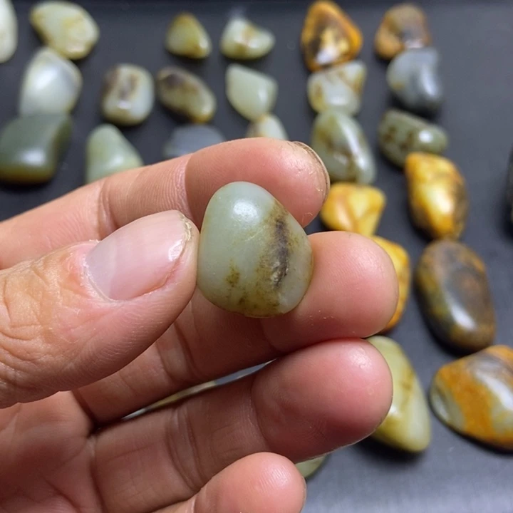 和田玉（糖玉）未镶嵌珠宝奇石