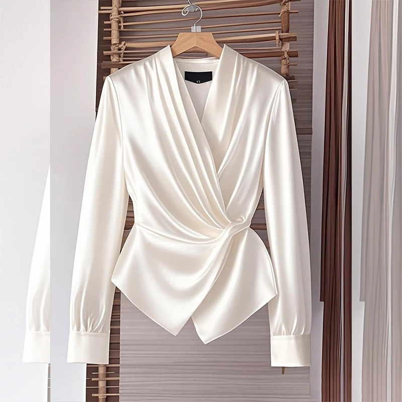 法式轻奢设计感白色v领收腰长袖衬衫女秋季新款时尚百搭减龄小衫