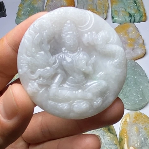 翡翠颈饰未镶嵌翡翠