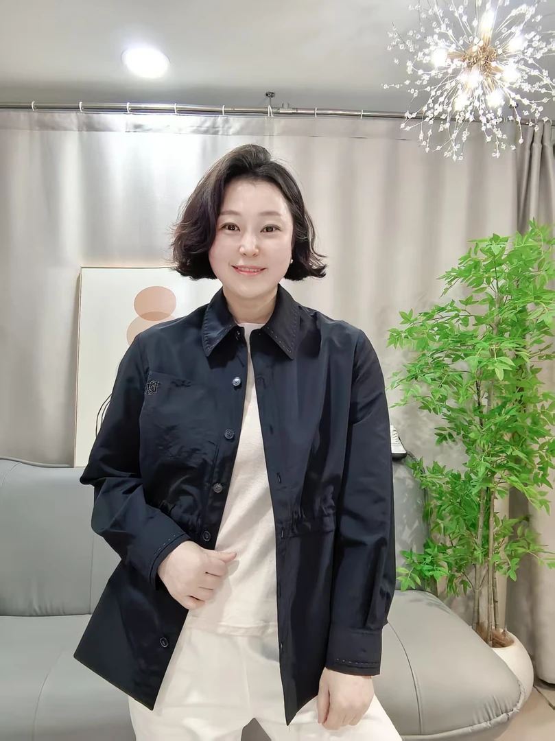 泡菜秋季新款薄料气质款收腰外套 (祐祐女装)