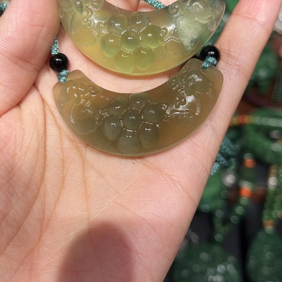 颈饰未镶嵌和田玉（糖玉）