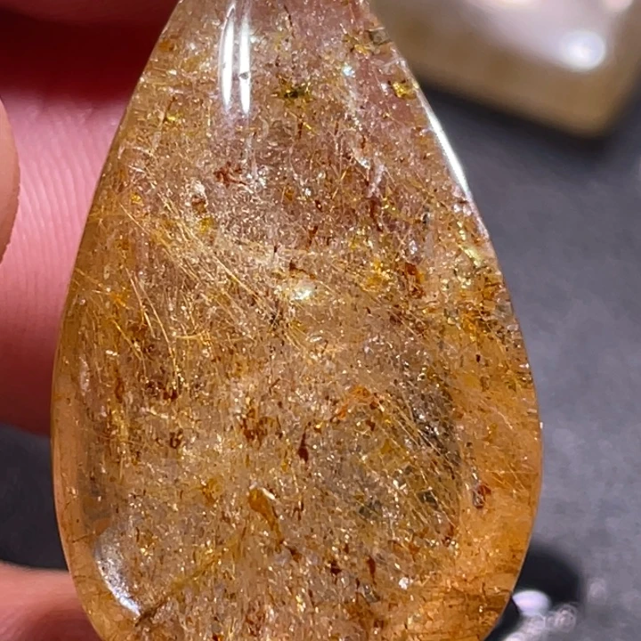 平***所发晶颈饰未镶嵌钛晶