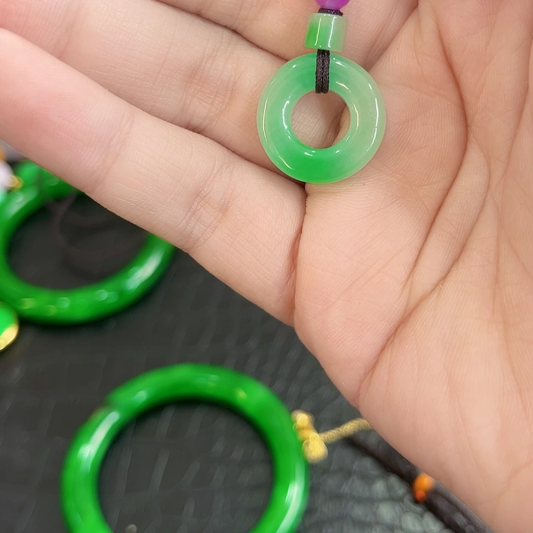 翡翠手镯未镶嵌多样性