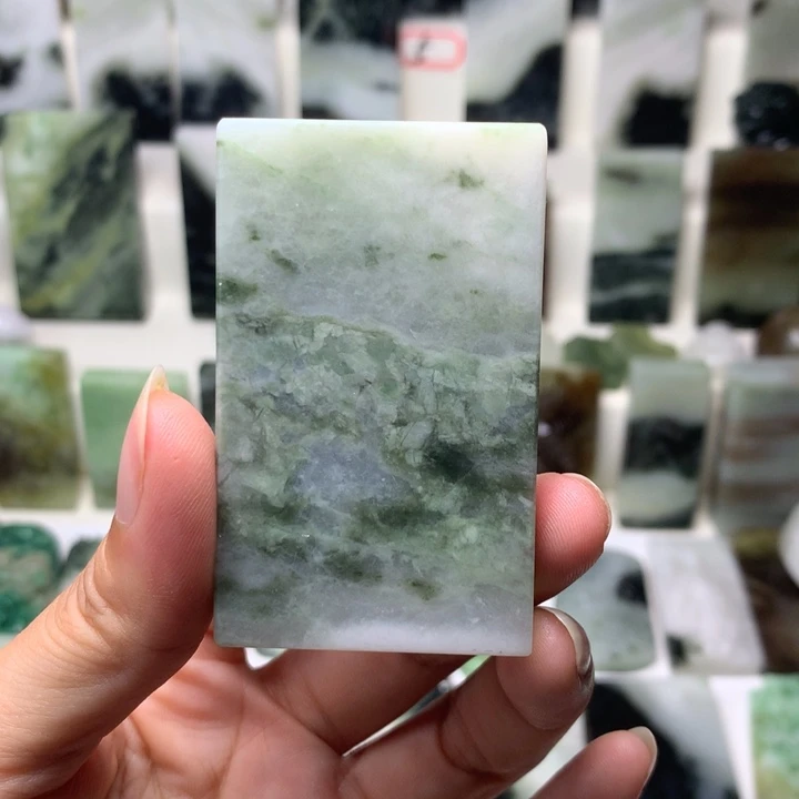 独山玉未镶嵌颈饰