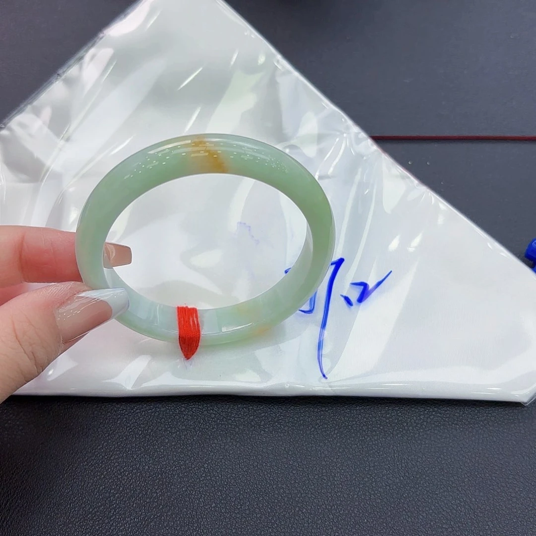 翡翠手镯未镶嵌手镯