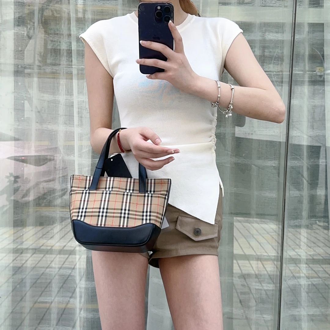 99新 BURBERRY/博柏利 小号菜篮子手提包 TH554