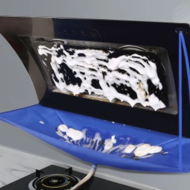 抽油烟机清洁盖厨房无贴纸吸盘防水袋创意家用重油渍清洁神器水袋