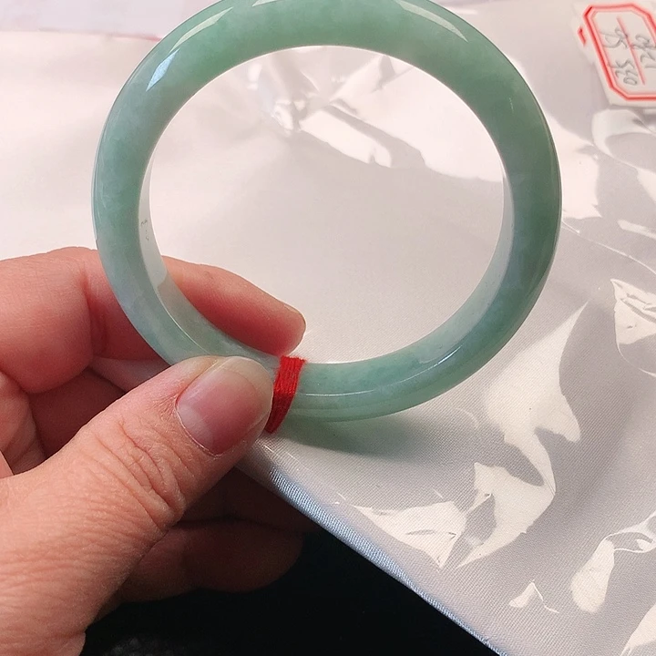 翡翠手镯未镶嵌翡翠035