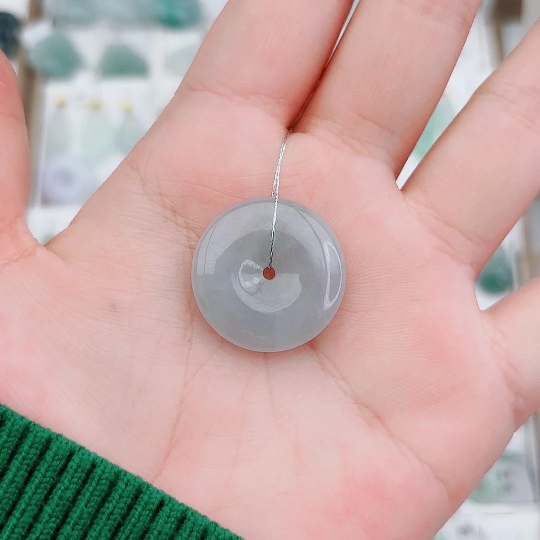 翡翠颈饰未镶嵌平安扣