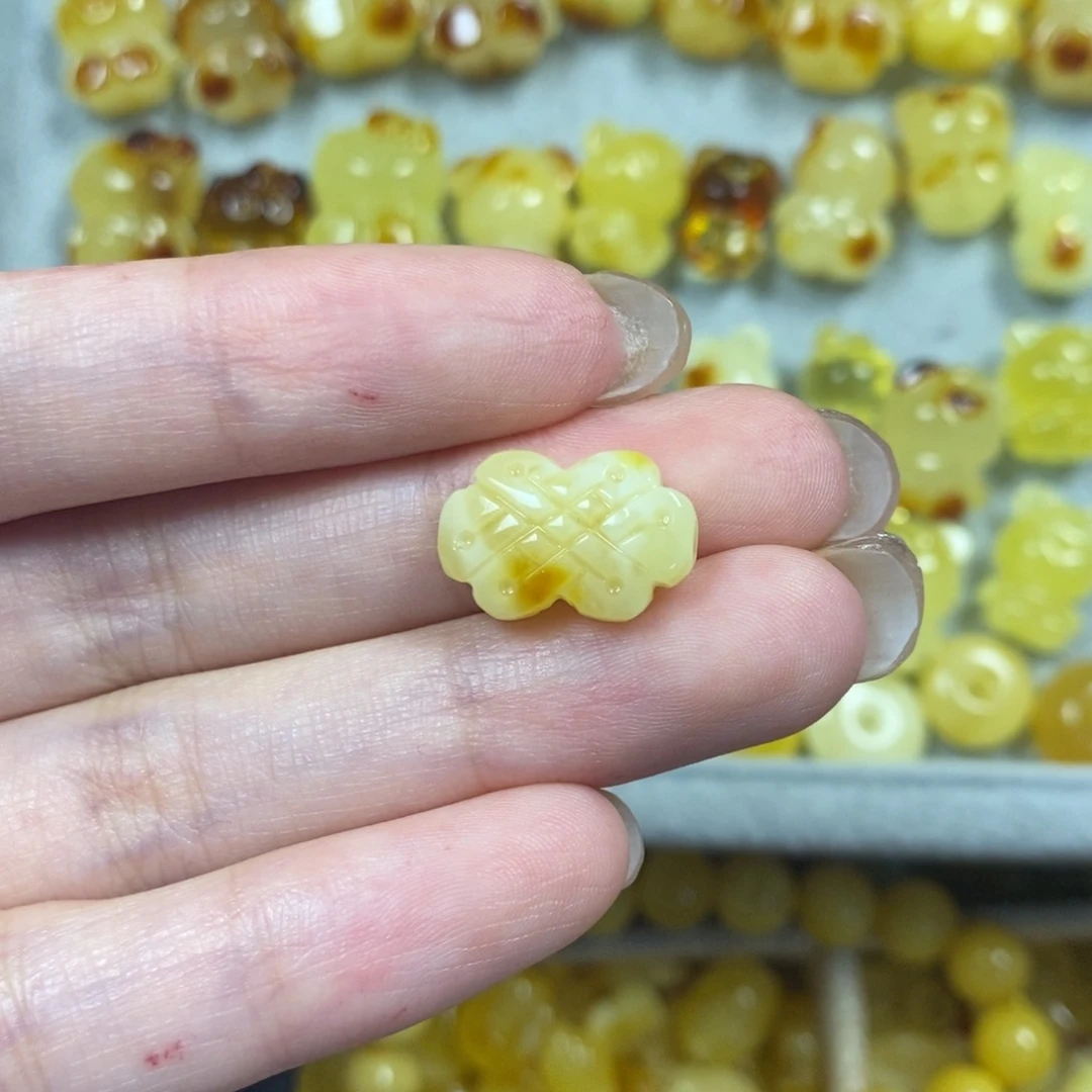 未镶嵌颈饰蜜蜡中国结