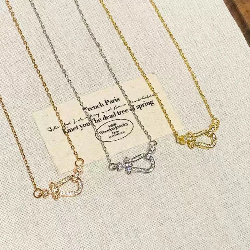 钛钢项链 钛钢项链卡梵佩马蹄扣项链气质轻奢