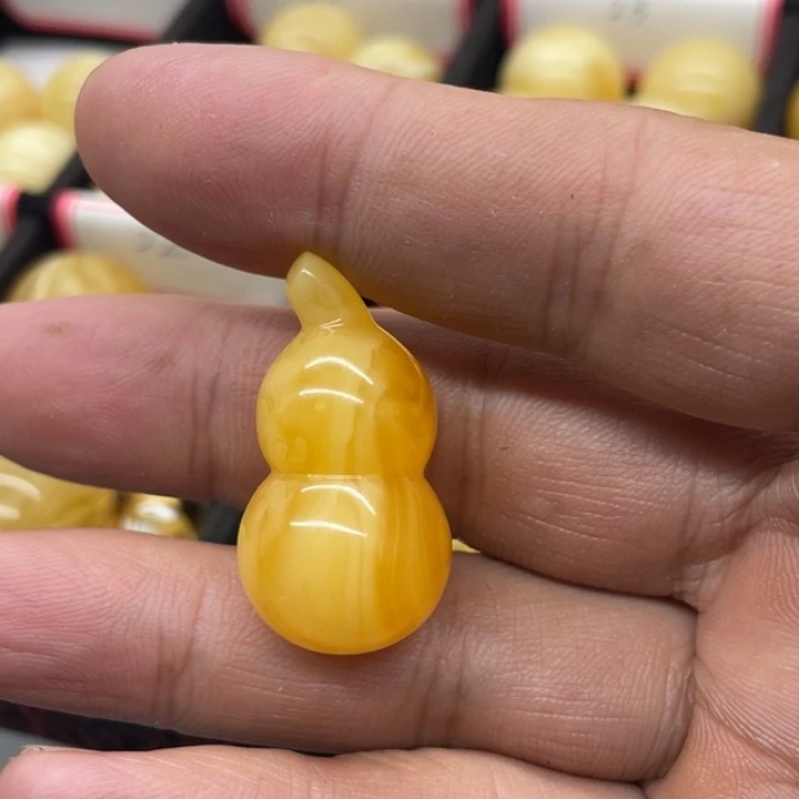 木***木未镶嵌琥珀裸石葫芦