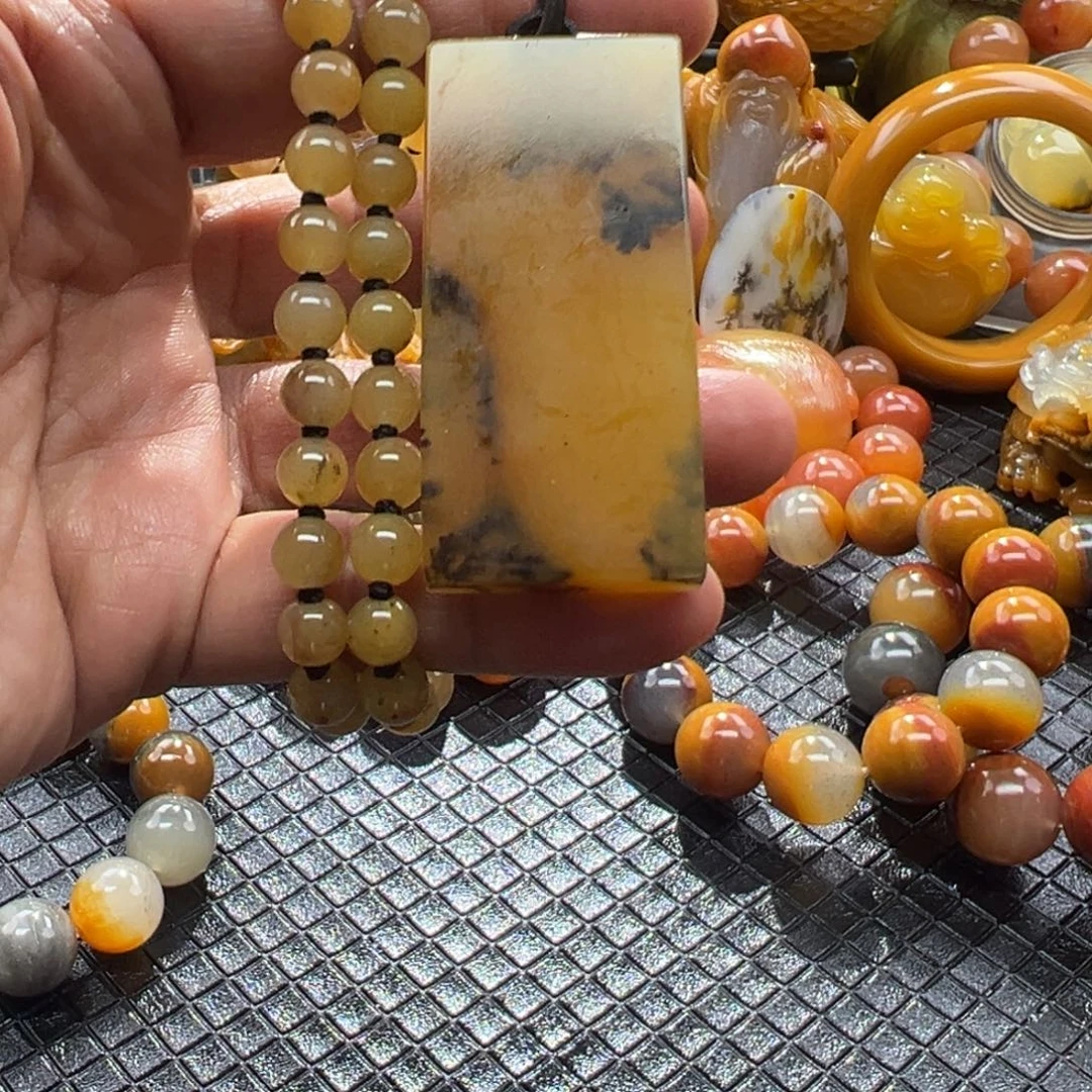 石英质玉未镶嵌颈饰