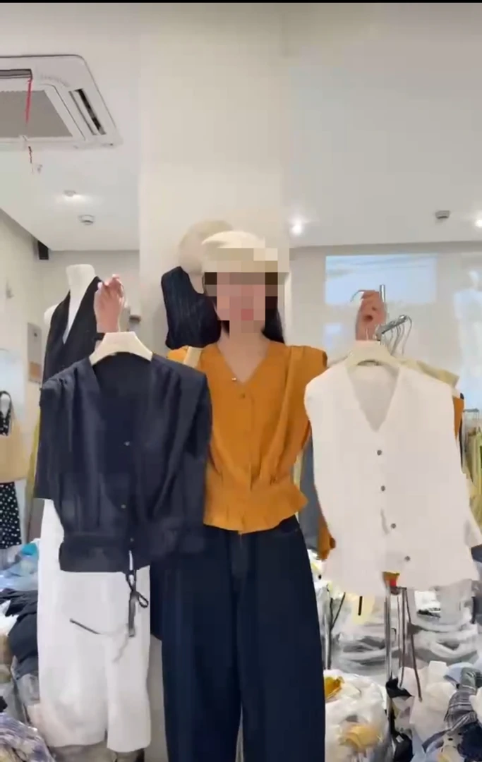 纯色外套网红气质无袖常规款轻奢衬衫休闲风V领短款