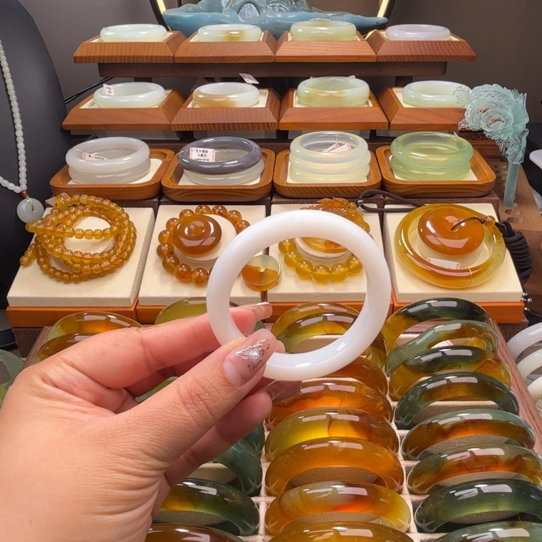 和田玉未镶嵌手镯