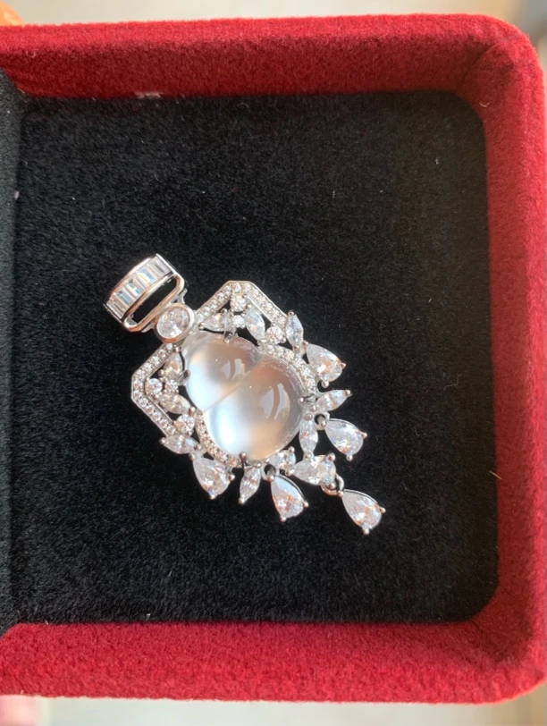 我心中的白月光 天然缅甸石英质玉 高冰玻璃种白月光冰葫芦吊坠